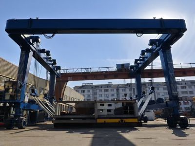 游艇搬运机的设计特点