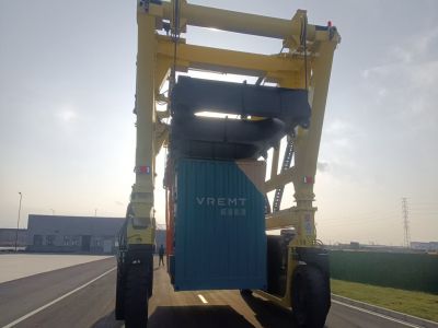 选择跨运车时，需综合考虑多个关键因素!