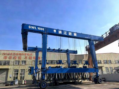 游艇吊作业步骤：定位、吊装、运转！