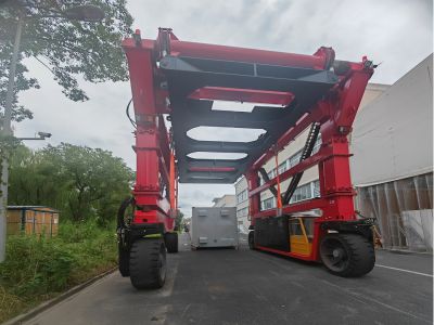 非标定制跨运车，优势多方面体现